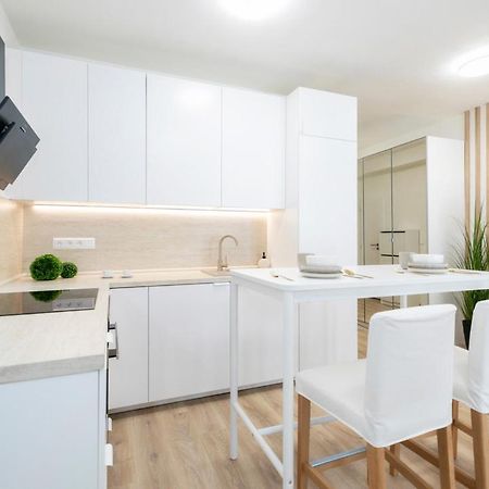 Alure Residences 2 & 24H Self Check-In, Parking In The Garage In The Apartment Building Included, New Building, Terrace, Green Location With A Forest Park With A Lake, Children'S Playground Banská Bystrica Exteriör bild