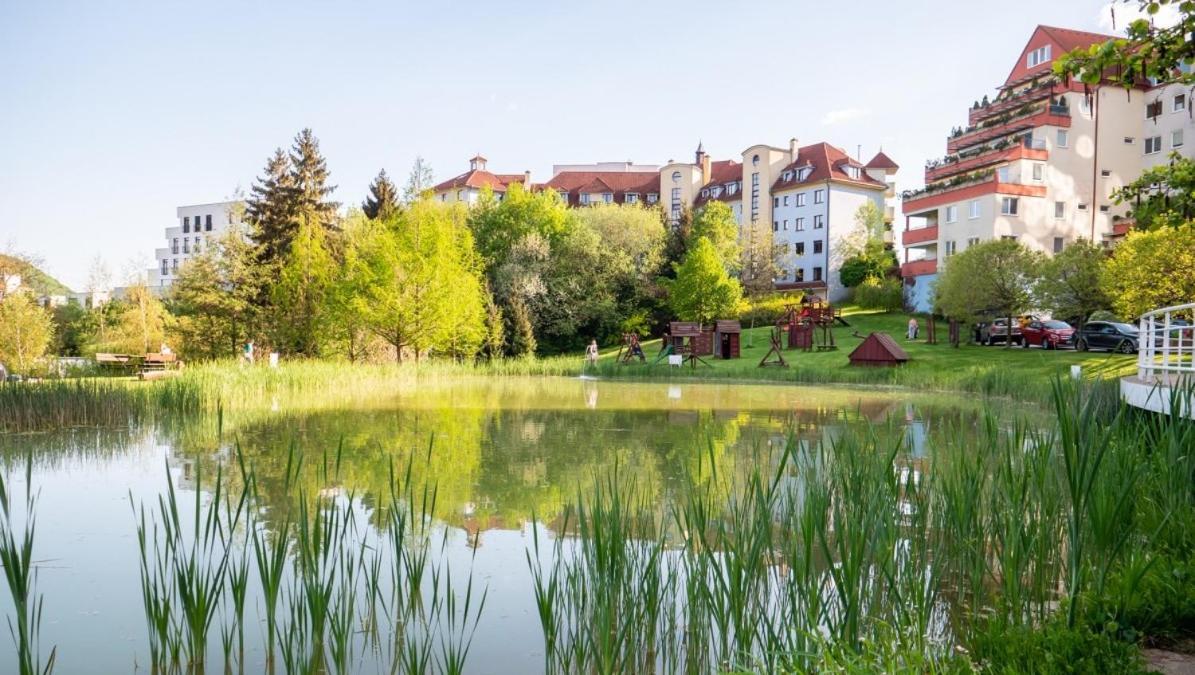 Alure Residences 2 & 24H Self Check-In, Parking In The Garage In The Apartment Building Included, New Building, Terrace, Green Location With A Forest Park With A Lake, Children'S Playground Banská Bystrica Exteriör bild